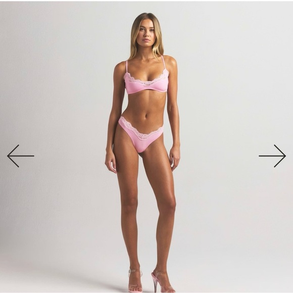 SKIMS Fits Everybody Lace
Scoop Bralette and Thong bundle Bubblegum color - Picture 2 of 13